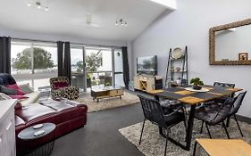 Beautiful Townhouse With Water Views